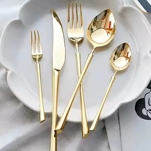 Ensemble de couverts de luxe en or finition or pour les repas en famille, les fêtes, les événements, l'accueil et une mise en scène de table élégante - Product Image 2