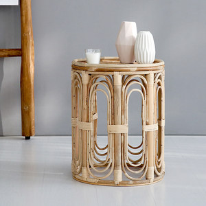 Mesa auxiliar cilíndrica de mimbre natural hecha a mano, muebles de café con acento geométrico para interiores de casas bohemias - Product Image 1