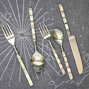 Juego de cubiertos de metal plateado con mango de nácar para Decoración de mesa de cena de hotel y boda juegos de cubiertos - Product Image 3