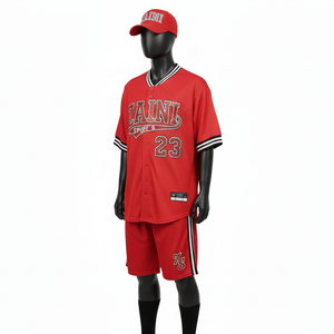 Ensemble short de baseball pour homme, haute qualité, polyester mesh léger, rouge avec empiècements latéraux, logo brodé. - Product Image 4