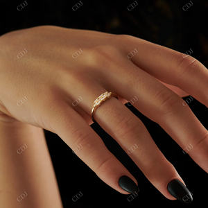 Diamant de laboratoire élégant taillé en baguette 0.25CTW plaqué or jaune serti de griffes empilable Design géométrique mariage minimaliste - Product Image 2