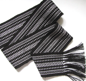 Cinturón Tejido a Mano Estilo Eslavo, Cinturón Ancho Blanco y Negro Estilo Ucraniano, Regalo Étnico Unisex - Product Image 5