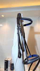 Bride de cheval avec logo personnalisé de qualité supérieure Noseband Bandeau à sourcils en cuir haut de gamme Meilleur emballage personnalisable de sa catégorie - Product Image 2