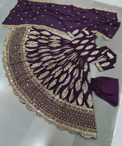 Fusi fesyen: gaya Pakistan Salwar Kameez-perpaduan gaya tradisional dan Modern, menciptakan fesyen yang elegan dan modis