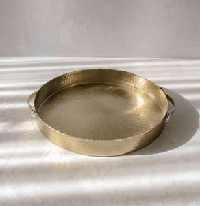 Elegante bandeja de servicio de plata de lujo Bandeja de carga niquelada Diseño en relieve Hecho Aluminio Artesanía Metal Precio al por mayor - Product Image 3