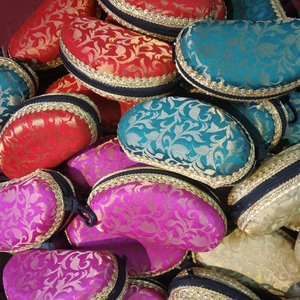 Couverture de lunettes de soleil de mode indienne faveur de mariage pour Sangeet Mehndi protecteur de lunettes unisexe en tissu de soie cadeau de retour - Product Image 5