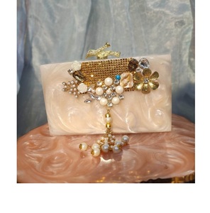 กระเป๋าคลัทช์สำหรับผู้หญิงทำจากยางเรซินหัตถกรรมอินเดีย - Product Image 6