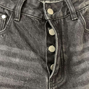 กางเกงยีนส์ขาสั้นแบบมีกระดุมหลายเม็ดสำหรับผู้ชายกางเกงผ้าเดนิมผ้าฝ้าย100% ทรงหลวม - Product Image 2