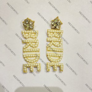 Pendientes de novia blancos y dorados hechos a mano para bodas - Product Image 3