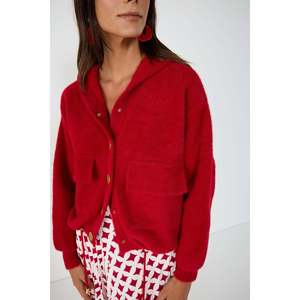 Cárdigan de punto con bolsillo y detalle de botón rojo - Product Image 3