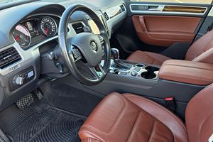 Volkswagen Touareg TDI Lux 2015 Impecable - Product Image 3