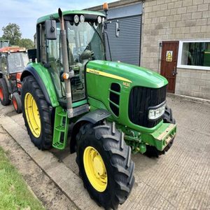 Tractores agrícolas usados John Deere 7230R de 100HP con tracción en las 4 ruedas y transmisión por engranajes, con 1 año de garantía y componentes centrales PLC, en venta. - Product Image 5