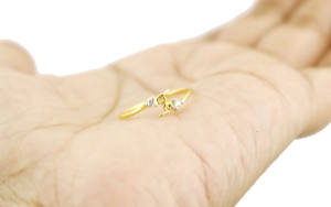 Bague minimaliste en argent sterling 925 faite à la main avec un diamant délicat pour elle - Bijou empilable, cadeau pour maman - Product Image 6