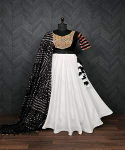 Mariage et mariage porter mariée nouveau travail de broderie concepteur couleur rouge Lehenga Choli pour femme indienne en vêtements ethniques ApparelGarment - Product Image 1