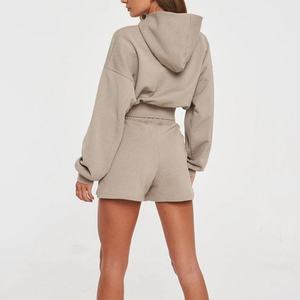 Conjunto de Sudadera con Capucha y Pantalones Cortos de Dos Piezas con Logotipo Personalizado al por Mayor, Conjunto Deportivo para Mujer, Conjunto de Sudadera con Capucha y Pantalones Cortos de Dos Piezas para Mujer 2023 - Product Image 3