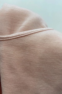 Camiseta de Manga Corta Tejida 100% Lana con Cuello en U para Mujer, Secado Rápido, Hecha en Italia - Product Image 3