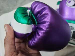 Guantes de Boxeo de Piel de Vacuno Elástica con Acabado Brillante para Hombre, con Cierre de Cordones, Tonos Perlados Metálicos, Látex de 12 mm - Product Image 4