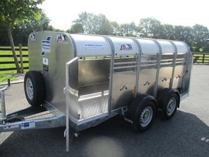 Remolque de ganado de piso de placa de cuadros de aluminio con rejillas de ventilación laterales más grandes y puerta de inspección frontal para carga de cerdos y ovejas - Product Image 4