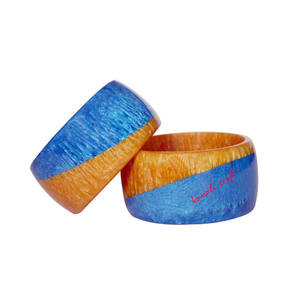 Bracelets en résine colorés faits à la main pour enfants et adultes idéaux pour les mariages, les fiançailles, les anniversaires et les occasions festives - Product Image 6