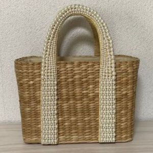 Sac à main tissé naturel Emilie fourre-tout avec poignée décorative de style perle - Product Image 1