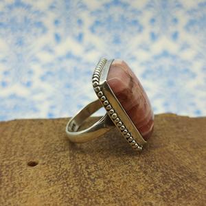 925พลอยโรโดโครไซต์ทรงสี่เหลี่ยมผืนผ้าแหวนเงินสเตอริงแข็งพร้อมเนบาลีทำงาน - Product Image 3