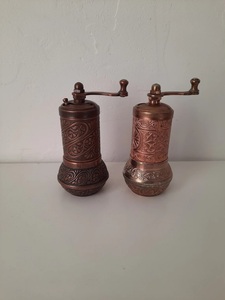 Ensemble de poivre de sel en laiton poli avec corps scintillant et courbes douces idéal pour les maisons et les restaurants haut de gamme - Product Image 2