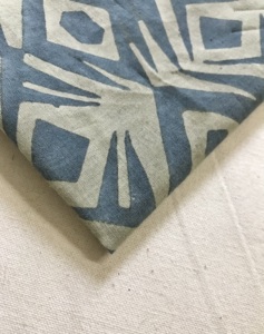 ผ้าฝ้ายพิมพ์ลายด้วยมือ ลายเรขาคณิตชนเผ่า ลายเพชร สีครามและสีธรรมชาติ - Product Image 4