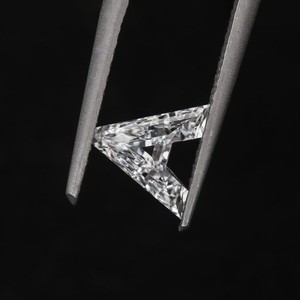 Alphabet de diamant cultivé en laboratoire VVS certifié IGI de style antique, un diamant en vrac taillé de fantaisie pour la fabrication de pendentifs au prix de gros - Product Image 4
