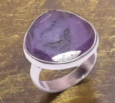 แหวนเงินแท้ 925 ทำมือ ประดับด้วยพลอยสีม่วงธรรมชาติ (คอรันดัม) และเพชรโมอิสซาไนต์ สวยงาม เหมาะสำหรับงานแต่งงานและงานเลี้ยง - Product Image 2