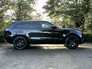 Range Rover Velar RHD 2020 Super Propre, SUV Automatique Turbo avec Sièges en Cuir, Phares LED et Caméra Arrière 360° à Vendre - Product Image 2