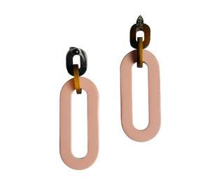 Boucles d'oreilles tribales en corne fabriquées à la main pour les acheteurs soucieux de l'environnement à la recherche d'accessoires légers et audacieux avec un attrait naturel - Product Image 6