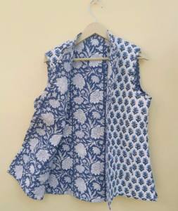 เสื้อแจ็คเก็ตผ้าควิลท์ทำมือแบบไม่มีแขนสำหรับฤดูหนาว ยูนิเซ็กซ์  ตกแต่งด้วยกระดุมลายดอกไม้ สไตล์โบฮีเมียน/คลาสสิก อินเดีย ขายส่ง - Product Image 5