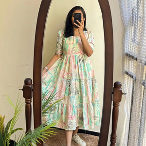 Vestido Maxi bohemio de verano con estampado floral Inspirado en tribales Diseño de varios niveles Mangas femeninas Empire Waistflow Glow Maxi Dress - Product Image 1