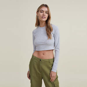 เสื้อยืดครอปพื้นฐานสไตล์ Y2K สำหรับผู้หญิง เสื้อยืดลำลองพิมพ์โลโก้ ทรงเข้ารูปสำหรับสาวๆ ใส่หน้าร้อน เสื้อครอปท็อปแฟชั่นขายส่ง - Product Image 2