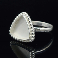 925 Sterlingsilber 7-30 MM Designer Dreieck-Form Collet Bezel Becher Reines Silber Metall Gussring Finden Schmuckhersteller