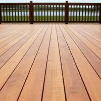Plancher de terrasse extérieur en bois naturel haute performance, fourni par l'usine pour les projets publics et commerciaux