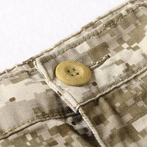 Pantalones Cortos Cargo de Tela Suave con Costuras Seguras y Función Utilitaria, Hechos en Pakistán - Product Image 4