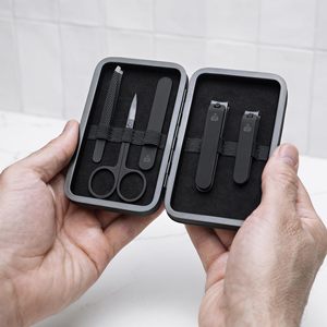 Kit de toilettage portable pour homme avec tondeuse nez-oreilles, tondeuse pour zones intimes, kit de manucure, trousse de toilette, alimentation électrique USB - Product Image 6