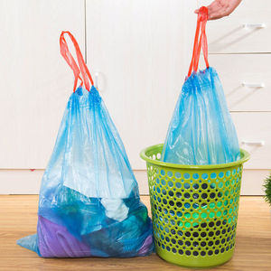 Forros personalizados respetuosos con el medio ambiente PE reciclado perfumado en rollo Bolsa de basura con cordón de plástico colorido - Product Image 6