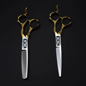 กรรไกรตัดผมมืออาชีพออกแบบตามหลักสรีรศาสตร์ด้ามจับนุ่มและปลายใบมีดคมอุปกรณ์แต่งผมแฟนซี - Product Image 1