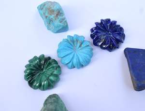 ดอกไม้อัญมณีสีเหลืองธรรมชาติแกะสลักทำด้วยมือพร้อมเล่นสีสำหรับทำเครื่องประดับ - Product Image 2