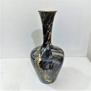 Vase en métal rond Art Déco unique en aluminium vert pour fleurs, idéal pour la décoration de bureau et de maison à Noël - Product Image 5