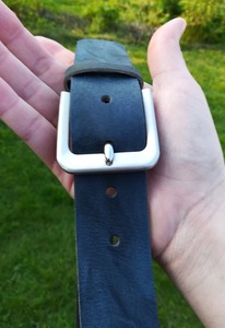 Ceinture en cuir pleine fleur véritable faite à la main avec motif animal pour homme avec boucle à ardillon en métal et logo personnalisé - Product Image 4