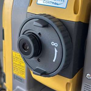 Station totale robotisée modèle GT-1003 avec tablette FC et logiciel magnétique RC-5000, disponible à la vente en bon état - Product Image 4