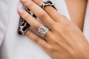 Nouvelle arrivée de luxe mode unisexe bague en forme de coeur en argent 925 avec diamant Moissanite plaqué or 18 carats pour les mariages cadeau - Product Image 4