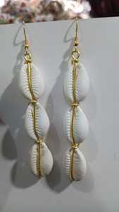 Pendientes de aro de concha de mar de cauri natural hechos de conchas de mar de cauri naturales ideales para diseñadores de joyería de Moda Africana al por mayor - Product Image 4