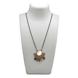 สร้อยคอลูกปัดแฟชั่น kriaa 1503046 mangalsutra หลากสีพร้อมกระจกสีดำ1503046ทันสมัย - Product Image 1