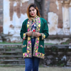 Veste Suzani vintage faite à la main pour femmes manteau d'hiver bouton décoration imprimé floral court TNT cuir coquille coton matelassé - Product Image 1