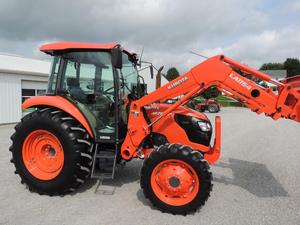Kubota M7060 tractor 4x4 invernadero agrícola Kubota Tractor - Product Image 3