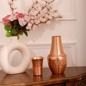 Carafe en cuivre tendance avec couvercle - Écologique, grande capacité, cadeau personnalisable pour les fêtes de pendaison de crémaillère, les mariages et les voyages - Product Image 5